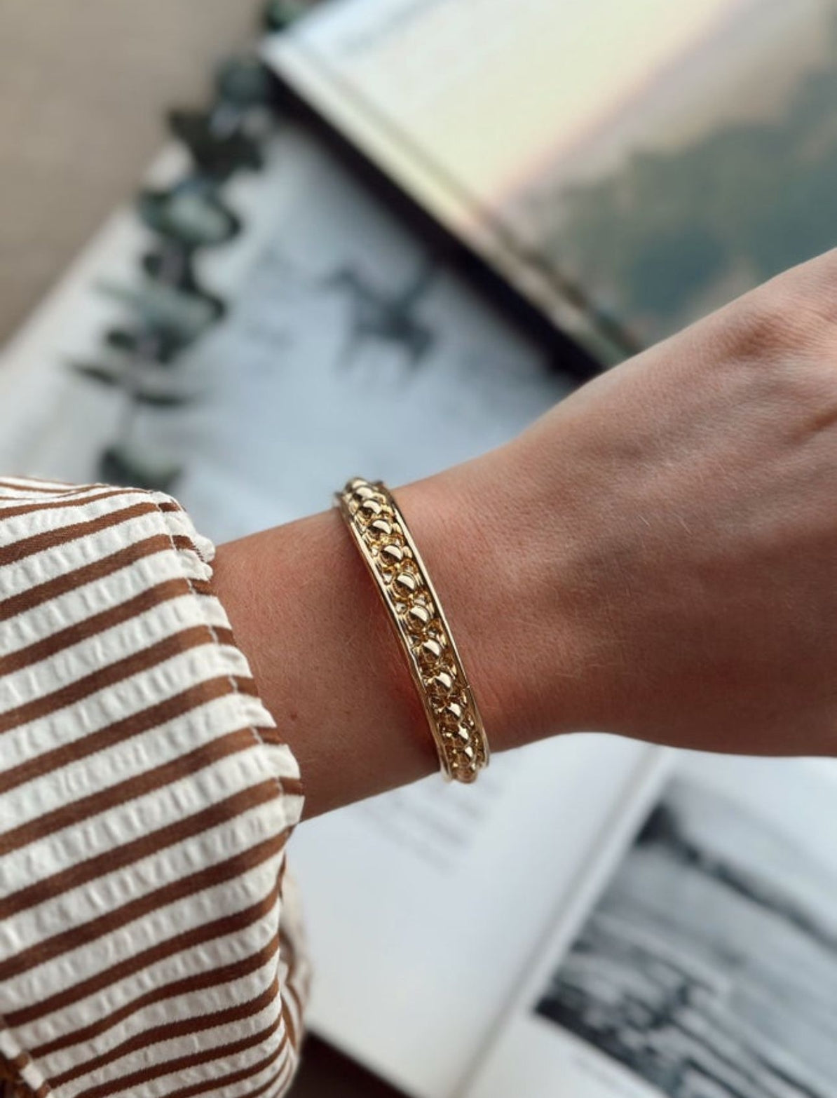 Women's 18K Gold Thick Yellow Gold Burnished Dotted Bangle Bracelet - Wc-Br09G