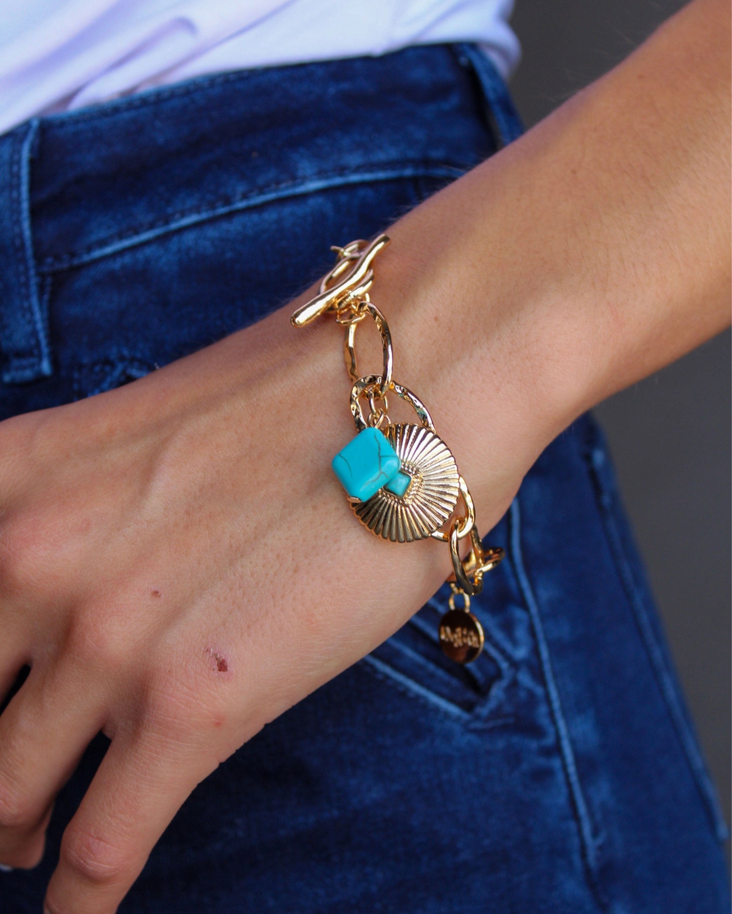 Women's 7" Chunky Chain Concho Charm Bracelet With Toggle Closure - Br1522G