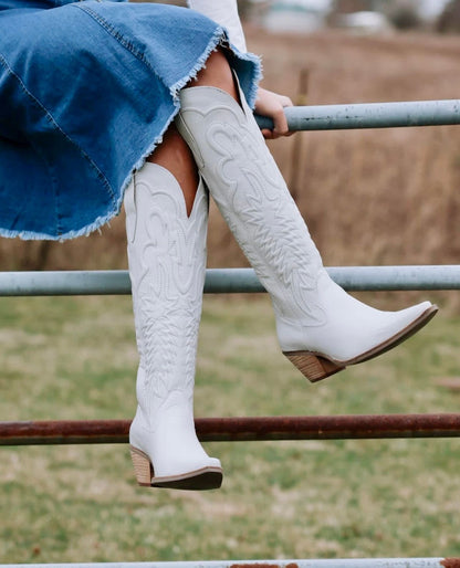 Dingo Women's Raisin Kane Western Boots in White with Snip Toe at Skip's Western Outfitters | DI167-WHITE