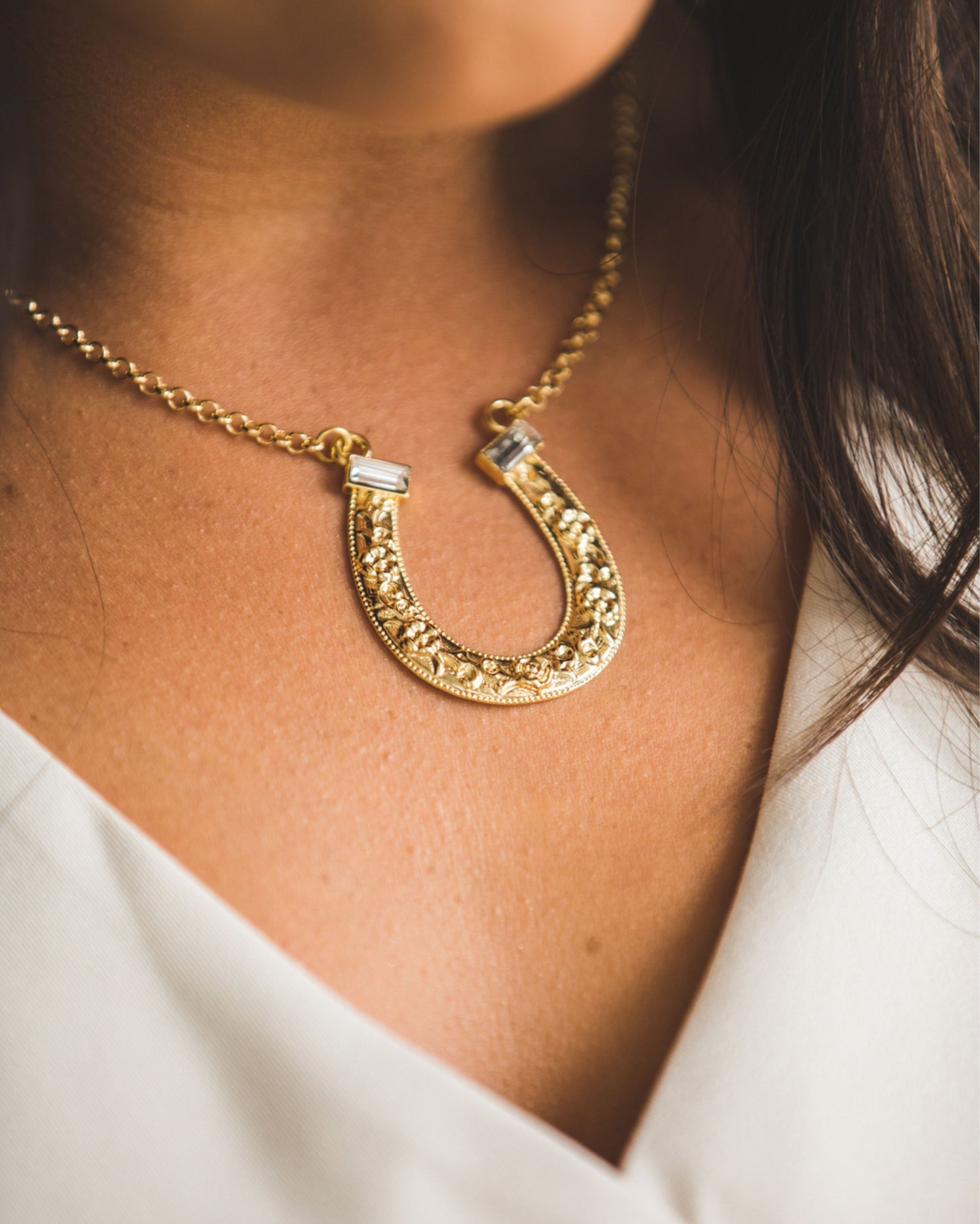 Women's 18" 18K Gold Plated Horse Shoe Necklace With Rhinestones - Wc-N26G