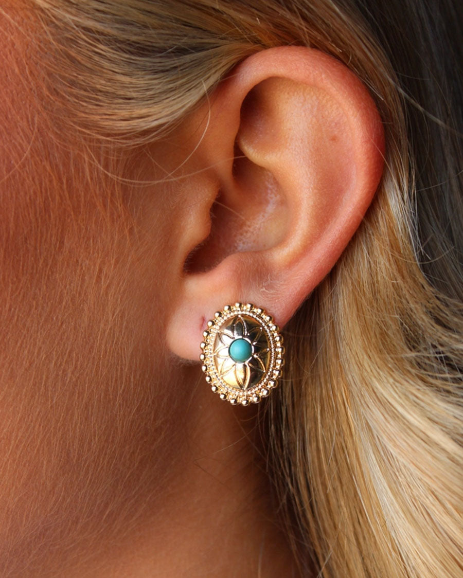Women's .75" Oval Flower Concho Post Earring With Turquoise Accent - E1412G