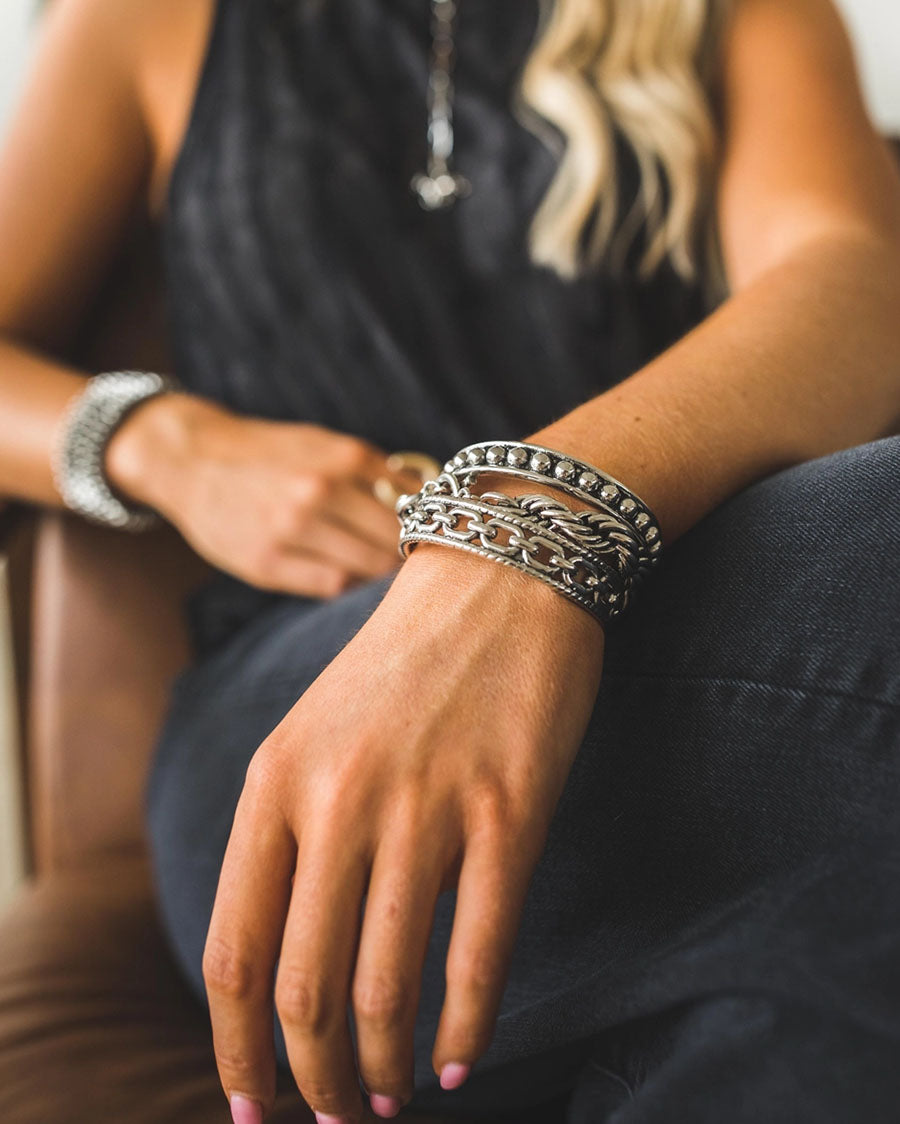 Women's 18K White Gold Thick White Gold Burnished Dotted Bangle Bracelet - Wc-Br09Wg