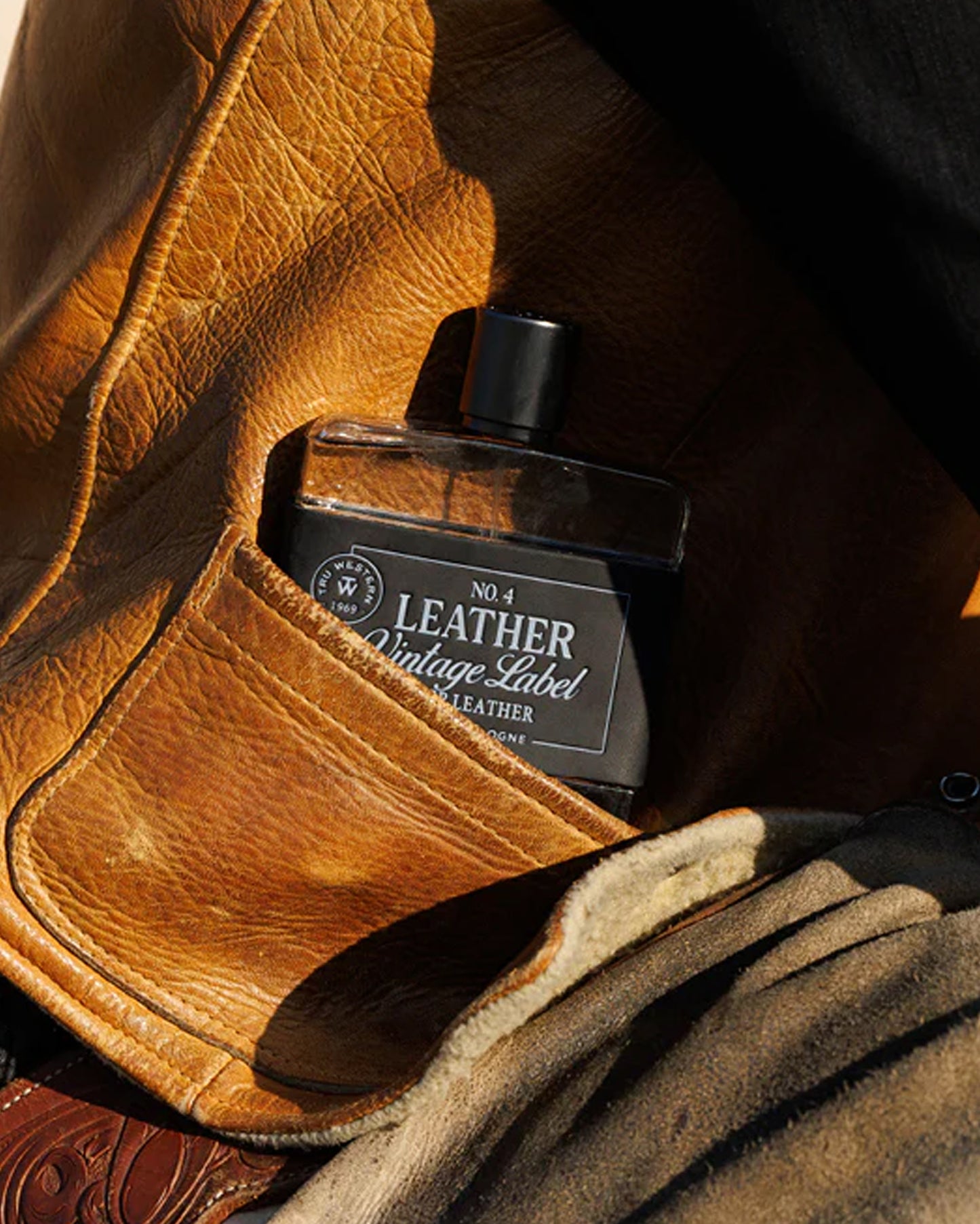 Men's No. 4 Leather Vintage Label Deep Leather Cologne